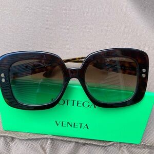 NWOT Bottega Venetia sunglasses with case style BV0237SA  tortoise w/ gold trim